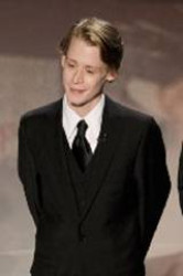 Macaulay Culkin  5' 7"