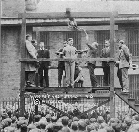 Smiling on death row: This 1928 photo provided by the Franklin County Historic Preservation Society in Benton, Ill., shows bootlegging gangster Charlie Birger, center, on the gallows just before his public hanging in Benton