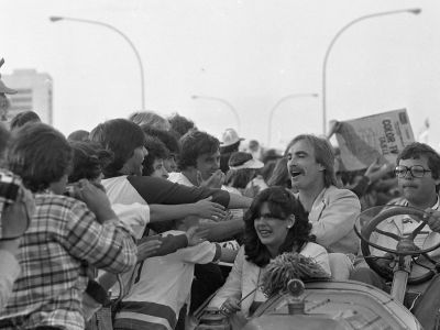 Bobby and Michelle Nystrom, right, greet a crowd